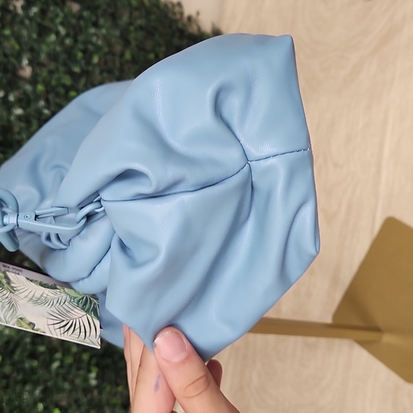 Badgley Mischka crossbody clutch - Picture 2 of 5